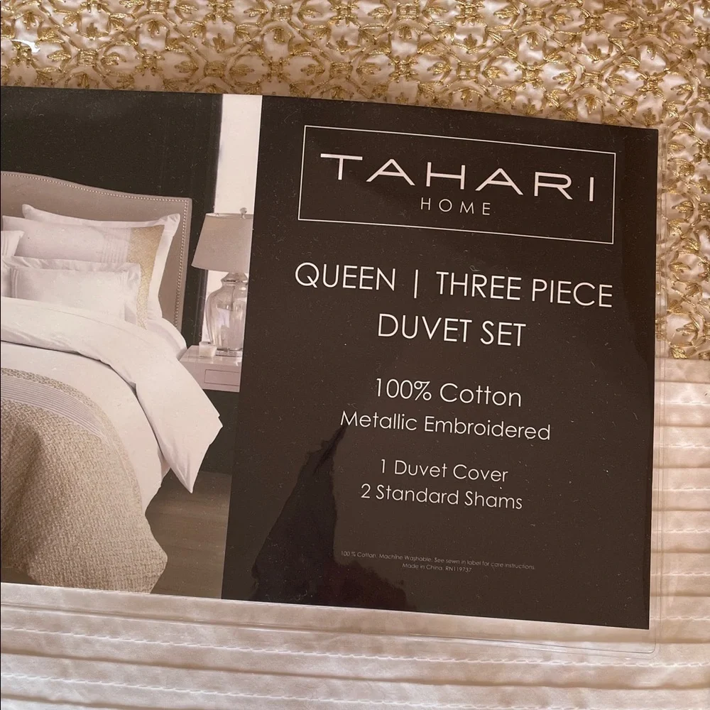 NWT Tahari White Gold Metallic Embroidered 3 Piece Queen Duvet Set
